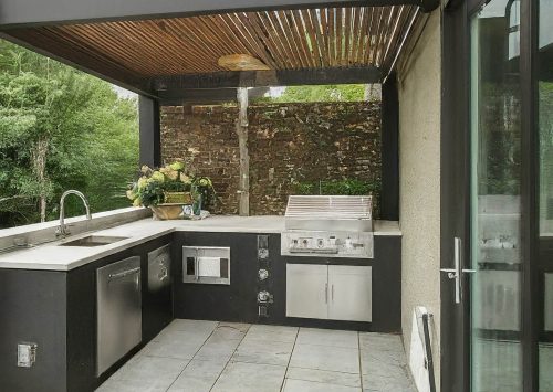 outdoor kitchen